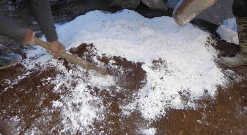 Preparing mud with lime